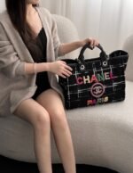 CHANEL MASTER  22K tweed beach bag 50*30*22cm - Image 4
