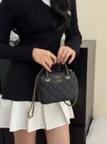 CHANEL MASTER  25c Handheld Camera Bag  19*14*7cm - Image 2