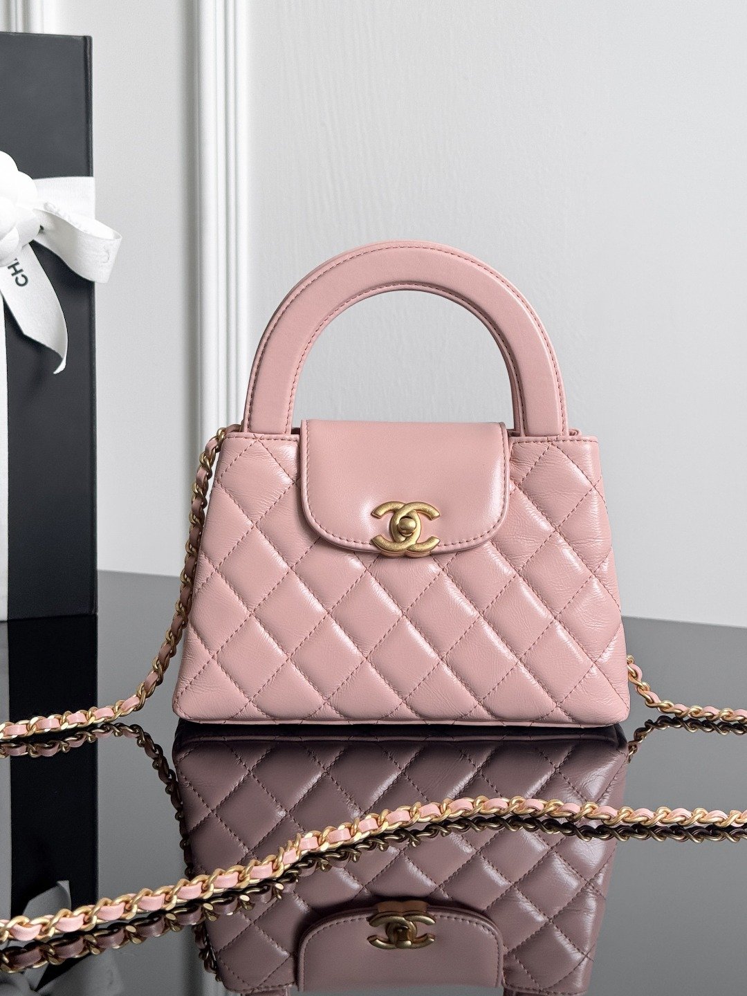 13408767849185275 CHANEL MASTER NANO SAGE GREEN GLAZED CALFSKIN KELLY SHOPPER 19*13*7cm - Image 1