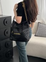 CHANEL MASTER 22 SMALL HANDBAG  37*35*7cm - Image 3