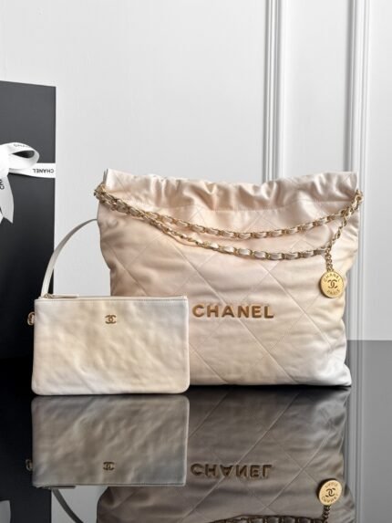 CHANEL MASTER 22 HANDBAG  42*39*8cm