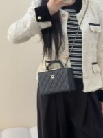 CHANEL MASTER  24k Black Box Chain Makeup Bag 18*12*6.5cm - Image 3