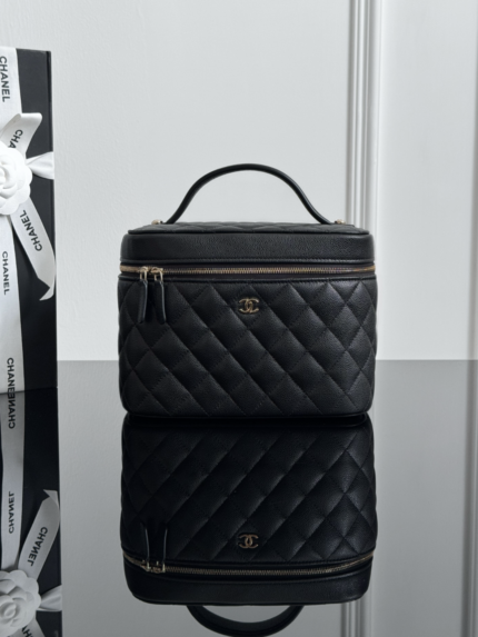 CHANEL MASTER  25s makeup bag in black with light gold buckle 21.5*16*14cm