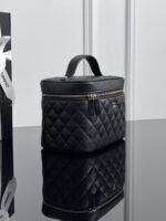 CHANEL MASTER  25s makeup bag in black with light gold buckle 21.5*16*14cm - Image 5