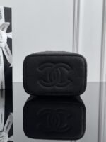 CHANEL MASTER  25s makeup bag in black with light gold buckle 21.5*16*14cm - Image 7