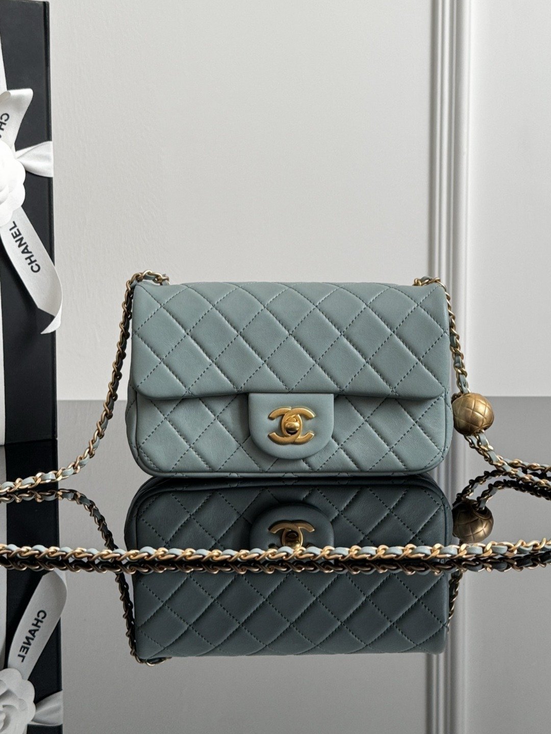 13408783950682250 CHANEL MASTER MINI FLAP BAG SHINY LANBSKIN IN BLACK 20*13*7cm - Image 1