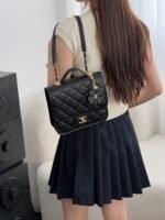 CHANEL MASTER 25B Four-Leaf Clover Black 22*19.5*7cm - Image 3