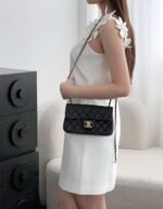 CHANEL MASTER MINI FLAP BAG SHINY LANBSKIN IN BLACK  20*13*7cm - Image 3