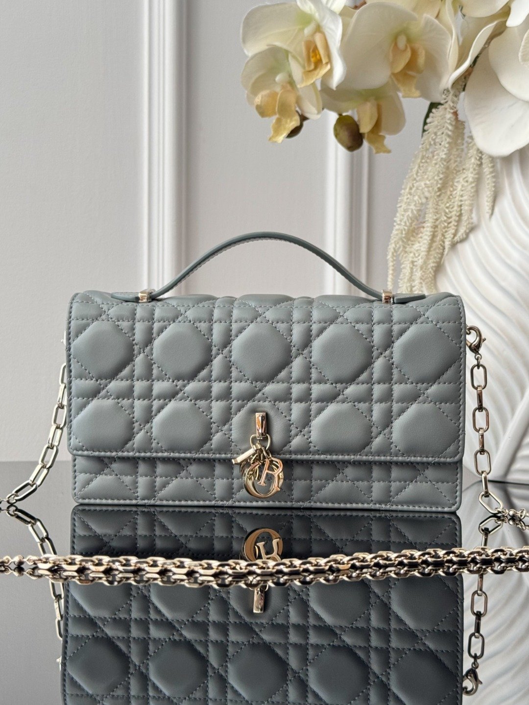 13408792017166432 Dior Pearl Woc 21x11.5x4.5cm - Image 1