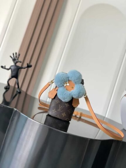 LOUIS VUITTON Snow Show 10x17.5x4.5cm