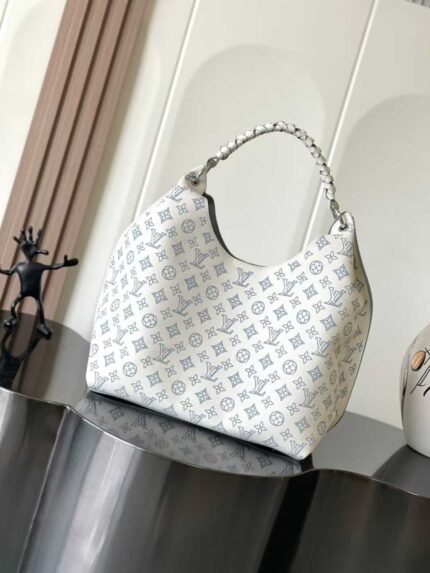 LOUIS VUITTON Carmel mahina Taurillon 35x40x17cm