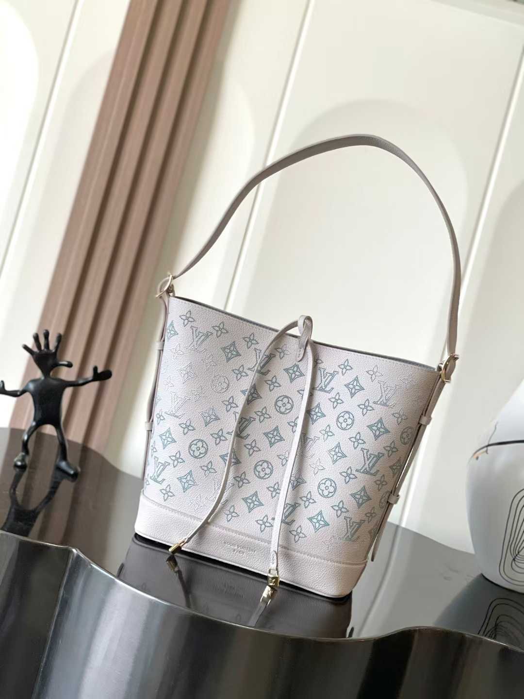 微信图片_2025-10-22_095627_707 LOUIS VUITTON FLORE 28*27*10cm - Image 1