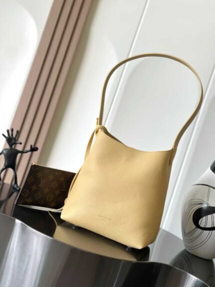 LOUIS VUITTON  Low Key Hobo  24*28*16CM