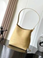 LOUIS VUITTON  Low Key Hobo  24*28*16CM - Image 3