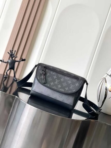 LOUIS VUITTON  Pulse 26.6*17*11cm