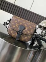 LOUIS VUITTON Montsouris 20*17*7cm