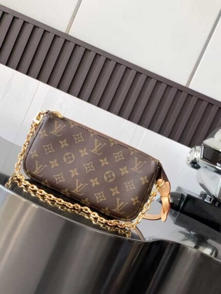 LOUIS VUITTON POCHETTE ACCESSOIRES 23.5*13.5*4cm
