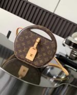 LOUIS VUITTON AROUND ME  22.5*21*7cm