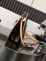 LOUIS VUITTON AROUND ME  22.5*21*7cm - Image 3