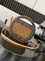 LOUIS VUITTON AROUND ME  22.5*21*7cm - Image 2