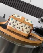 LOUIS VUITTON   Tyler  19*12*7CM - Image 3