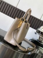 LOUIS VUITTON CAPUCINES MM  31.5*20*11cm - Image 2