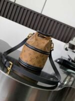 LOUIS VUITTON CANOÉ  21*14*14cm - Image 3