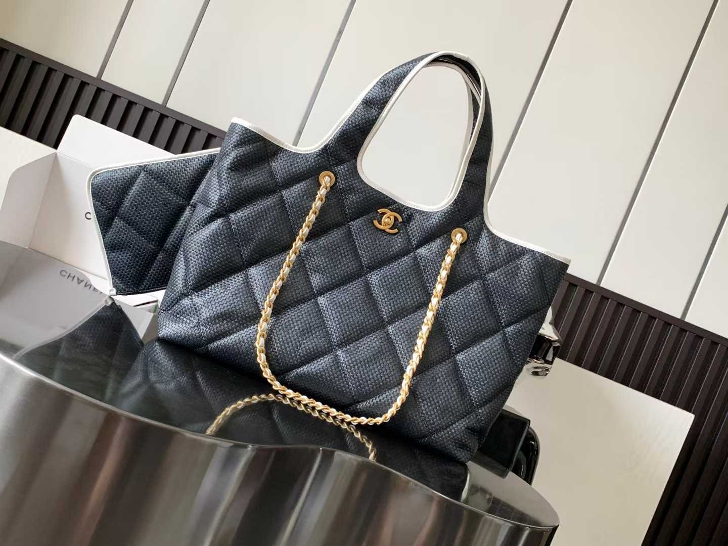 微信图片_2025-10-22_164301_656 Chanel 23A new collection beach bag 41*34*13.5cm - Image 1