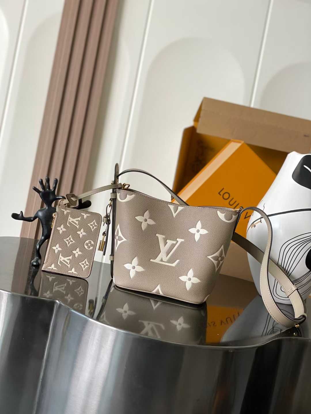 微信图片_2025-10-22_170541_002 LOUIS VUITTON x TM ALL IN BB 18x16x12cm - Image 1