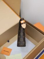 LOUIS VUITTON  26th toiletry bag 25x20x5.5cm - Image 2