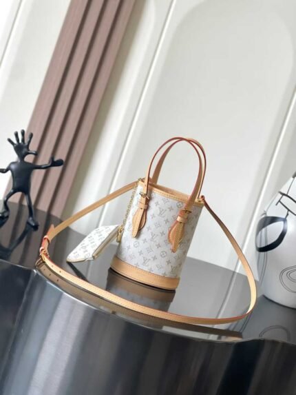 LOUIS VUITTON  Nano Bucket 13x17x9cm