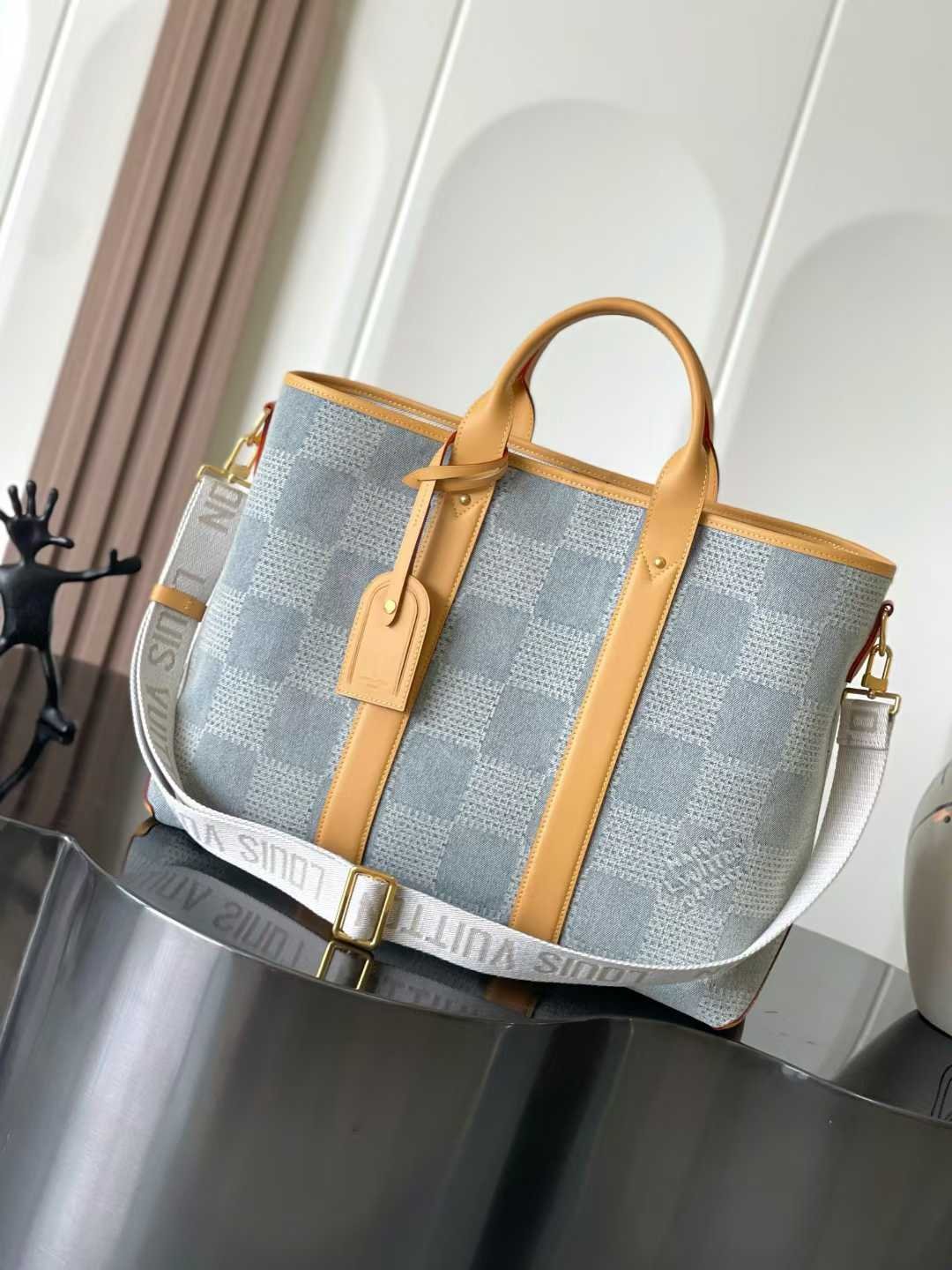 微信图片_2025-10-23_092006_633 LOUIS VUITTON Weekend Tote 43x34x17.5cm - Image 1