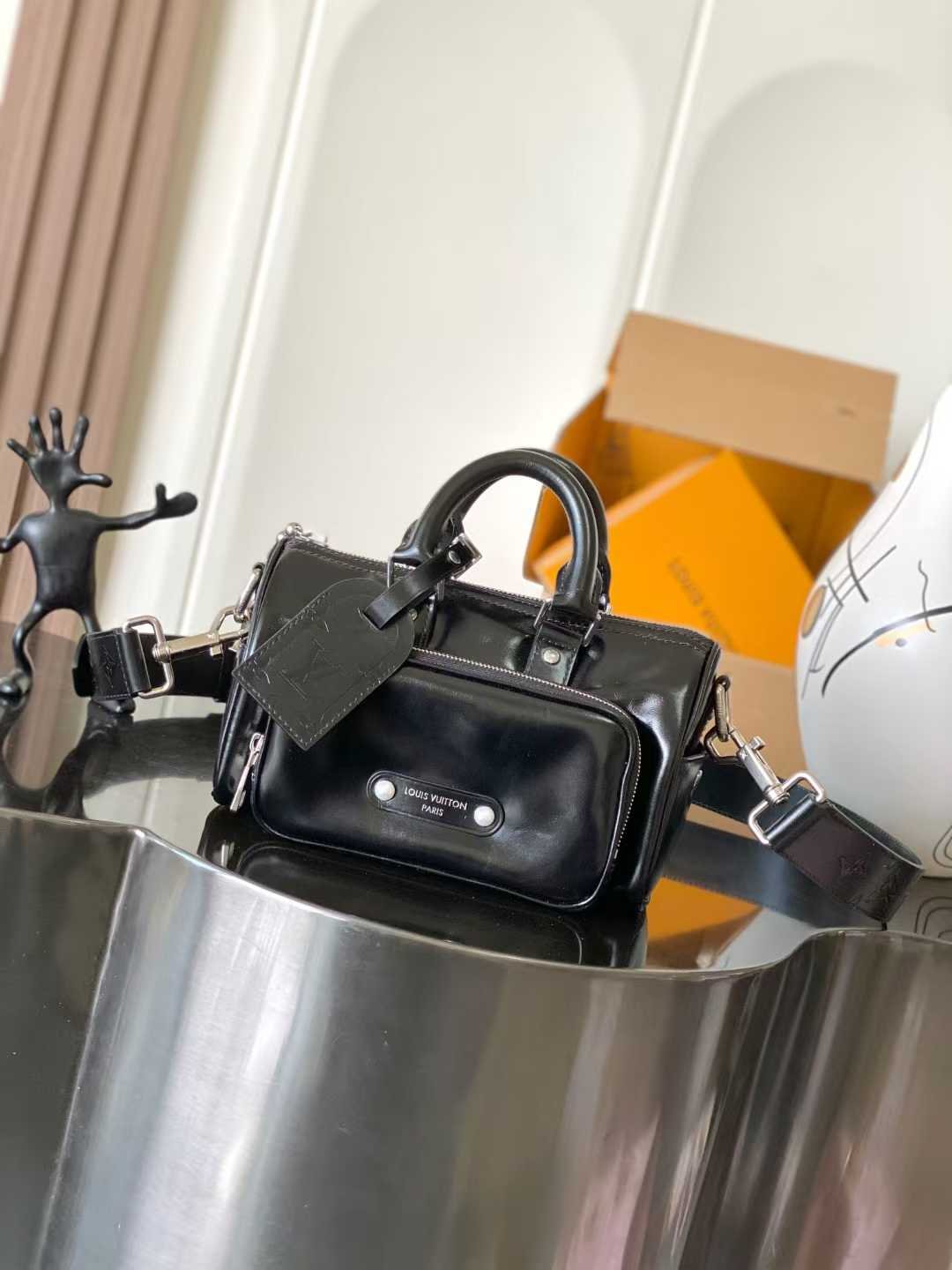 微信图片_2025-10-23_093443_538 LOUIS VUITTON Keepall Cargo Bandouliere 25 - Image 1