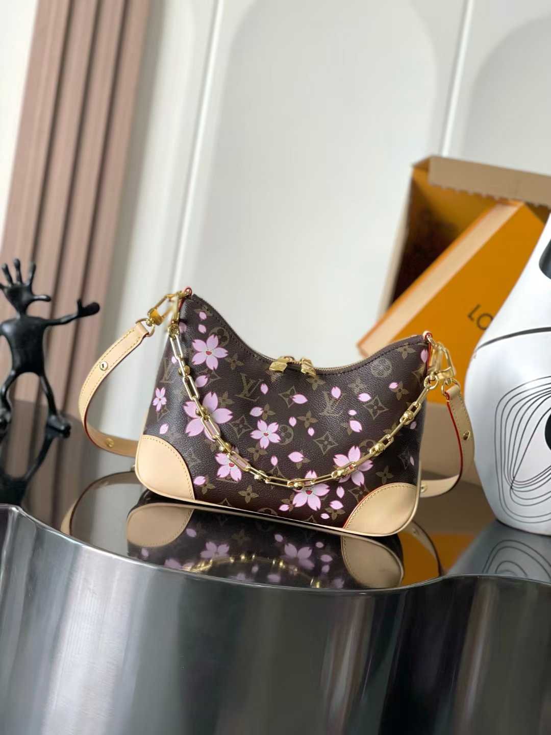 微信图片_2025-10-23_105012_847 LOUIS VUITTON MURAKAMI LV X TM BOULOGNE CHERRY BLOSSOM 29*16*9.5cm - Image 1