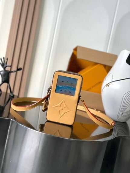 LOUIS VUITTON  Music Plaver Wearable Wallet 10.5 x 18.5 x 4.5cm