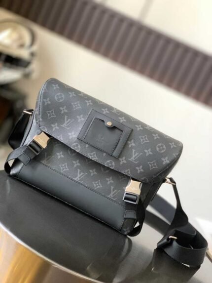 LOUIS VUITTON VOYAGER 32*23*9cm
