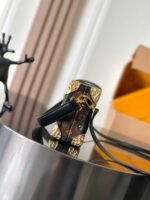 LOUIS VUITTON Nicolas Ghesquiere  20x12.5x6cm - Image 2