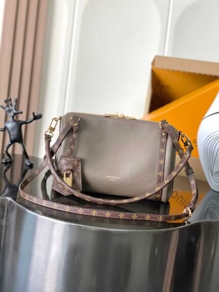 LOUIS VUITTON EXPRESS PM 26*17*13.5cm