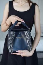 Dior Small Signature Bucket Bag 21*19*11cm - Image 4