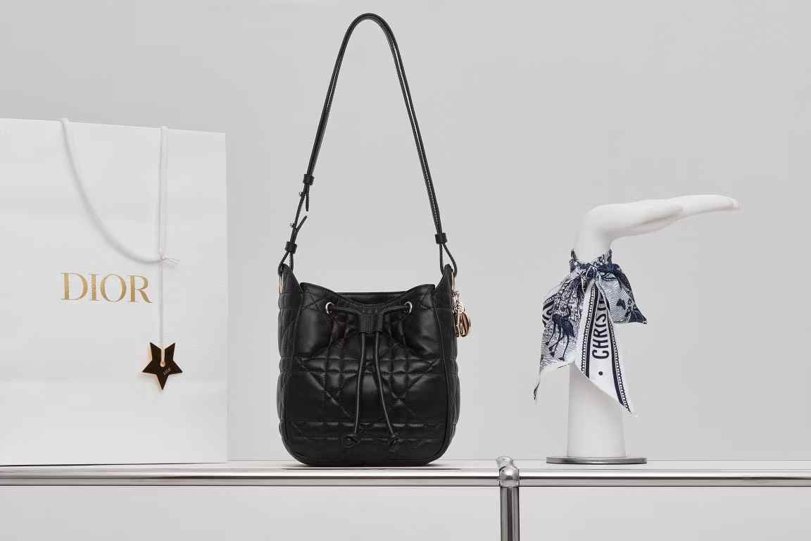 微信图片_2025-10-23_162712_099 Dior Small size D-Motion hammock bag - Image 1