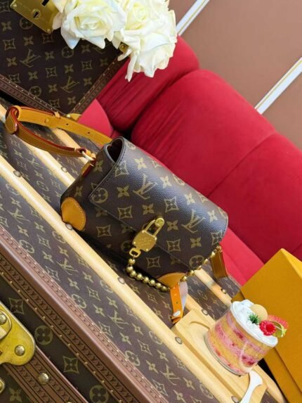 Louis Vuitton Steamer 18 × 11 × 6.5 cm