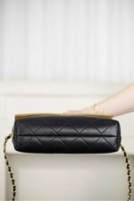 Chanel 25A Métiers d'Art Color-blocked Courier Bag 29*18*8cm - Image 7