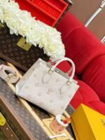 LOUIS VUITTON  OnTheGo 19 x 11.5 x 25cm - Image 3