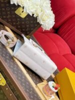 LOUIS VUITTON  OnTheGo 19 x 11.5 x 25cm - Image 4