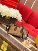 LOUIS VUITTON ONTHEGO EAST WEST CHAIN  25*13*10cm - Image 2