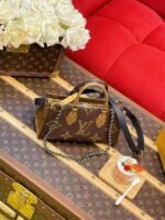 LOUIS VUITTON ONTHEGO EAST WEST CHAIN  25*13*10cm - Image 3