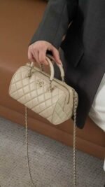 Chanel 25c early spring Boston bowling bag in beige 11x18.5x11.4cm - Image 3