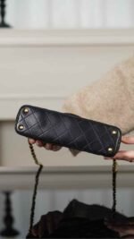 Chanel 25P new horizontal handle flap bag in black and gold 22*6.5*11cm - Image 7