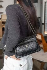 Chanel 25C early spring new camera bag in black and gold 21*7.5*15cm - Image 4