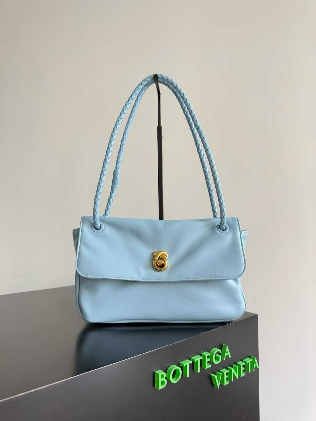 微信图片_2025-12-01_091643_987 Bottega Veneta's new Madison bag 27*16*6cm - Image 1